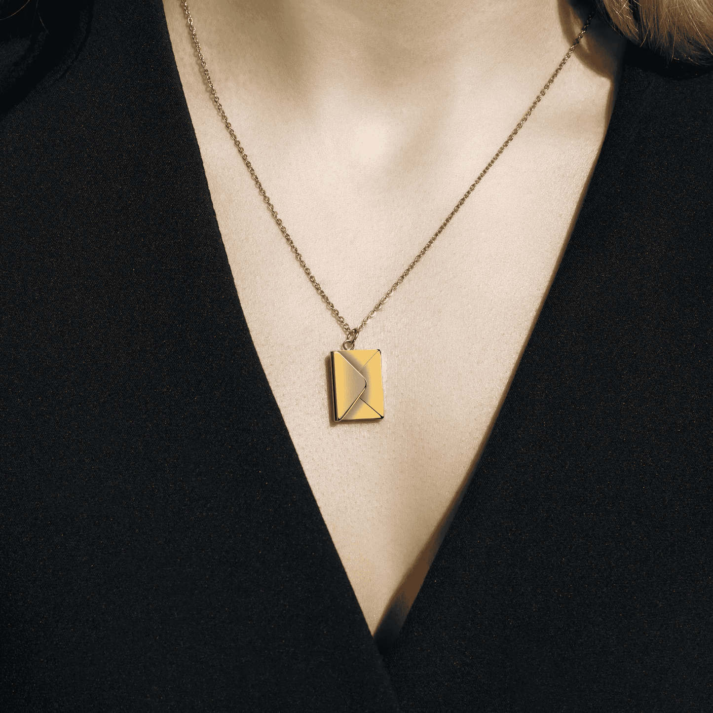 Collana "Lettera d'Amore" – Un Regalo Speciale